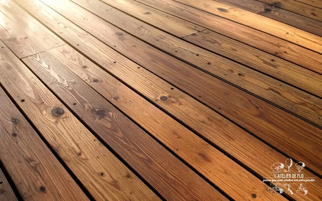 Terrasse en bois naturel pour extérieur à Rouen.
